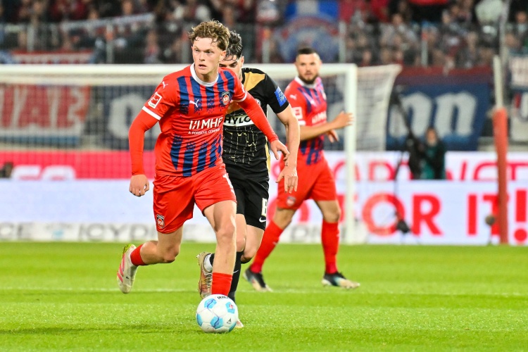 hth华体会官网登录入口-踢球者：汉堡希望租借19岁小将万纳，拜仁&amp;球员本人尚未做出决定